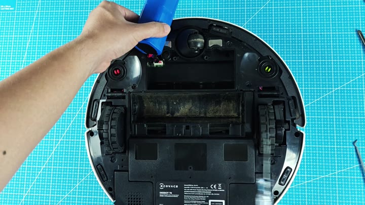 Adjusting internal Deebot T9 components Adjusting internal Deebot T9 components
