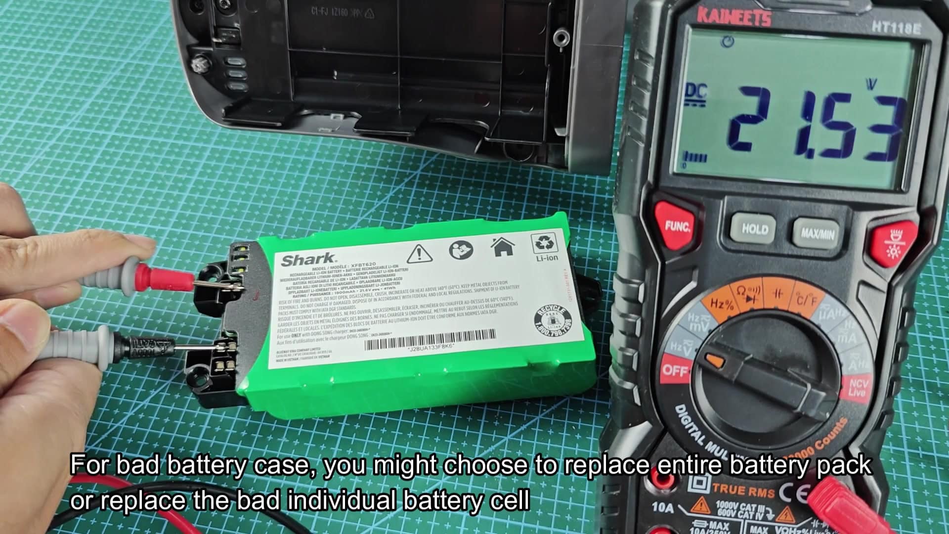 Battery connector with charging indicator Battery connector with charging indicator