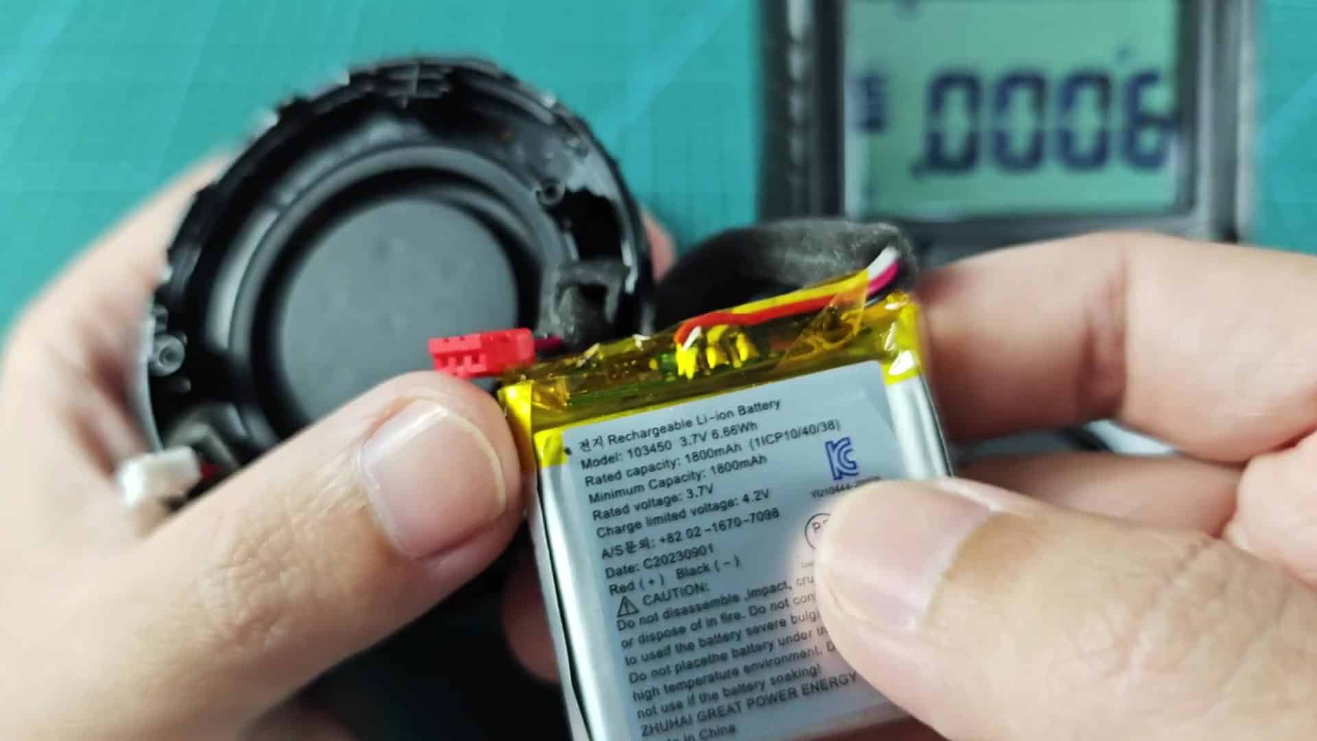 Battery label details and voltage specs Battery label details and voltage specs