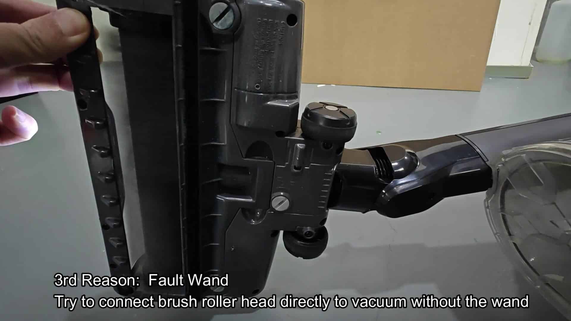 Brush head connected directly to body Brush head connected directly to body