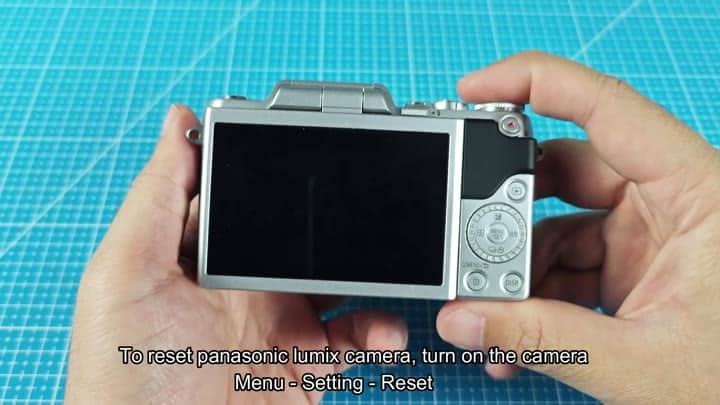Camera powered on for menu navigation Camera powered on for menu navigation