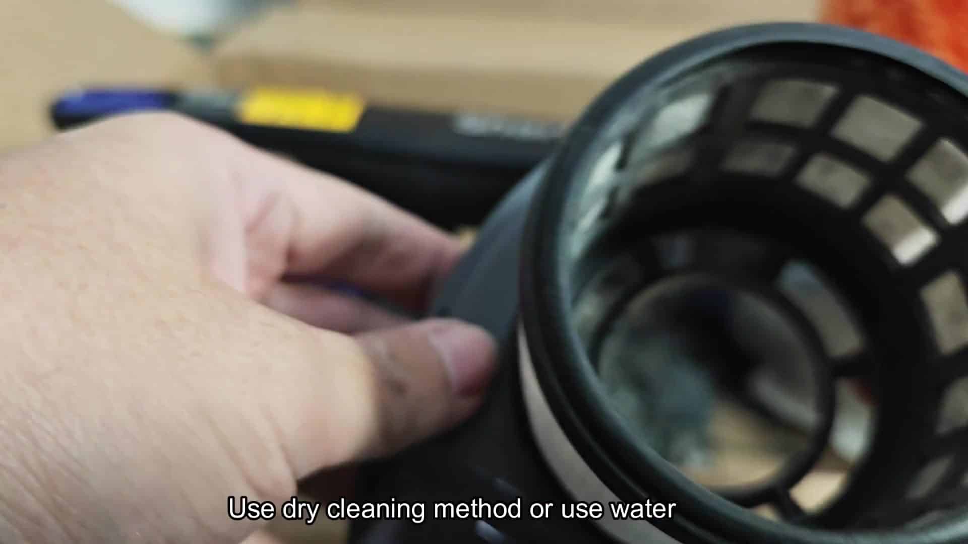 Cleaning filter base with dry brushing method Cleaning filter base with dry brushing method