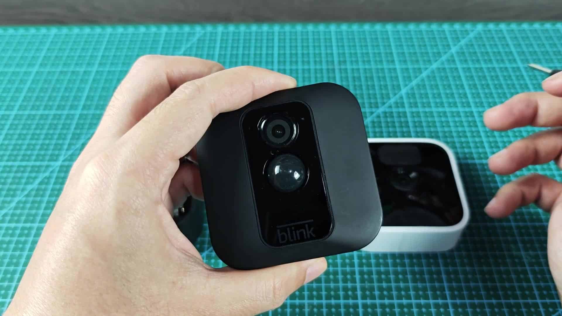 Click sound confirms successful camera reset Click sound confirms successful camera reset