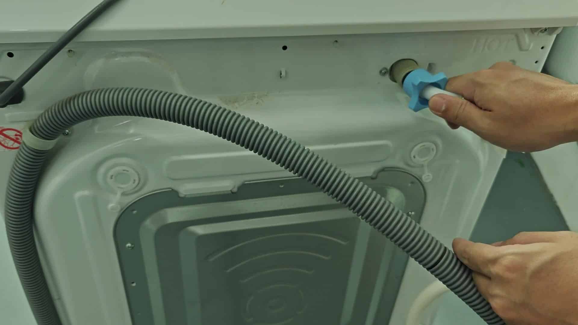 Connecting blue hose to water inlet Connecting blue hose to water inlet