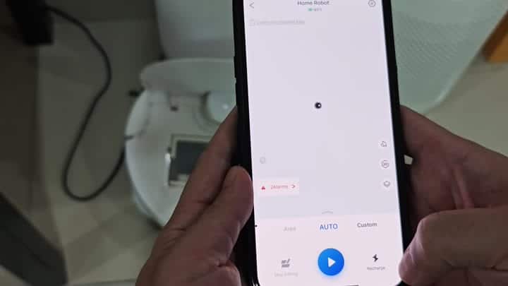 Deebot app home screen with battery status Deebot app home screen with battery status