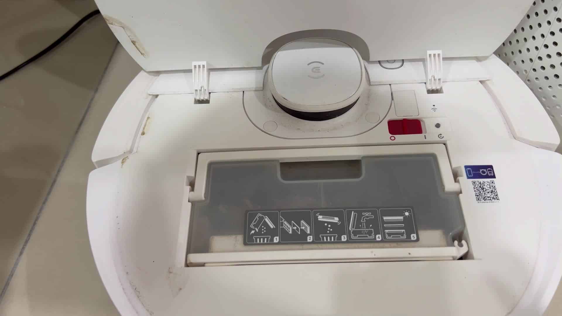 DEEBOT vacuum showing lit status ring DEEBOT vacuum showing lit status ring
