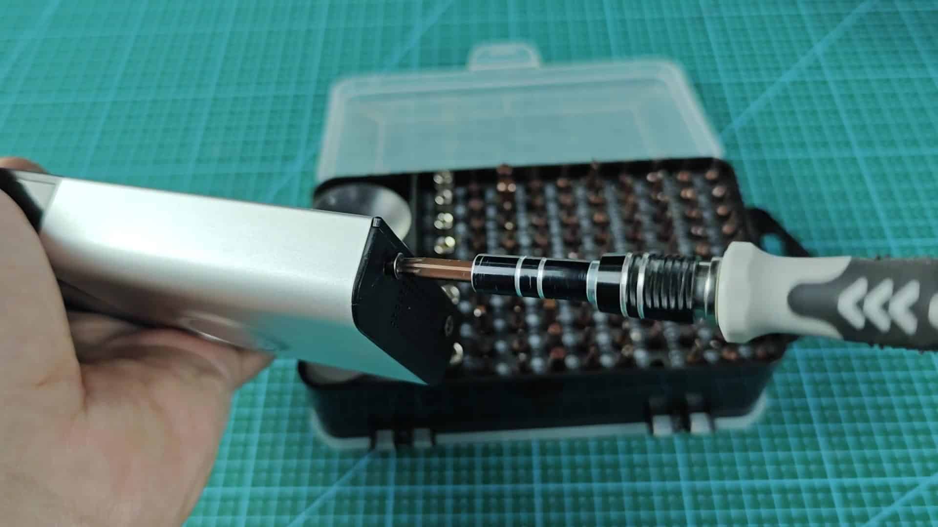 Device end cap with screw holes Device end cap with screw holes