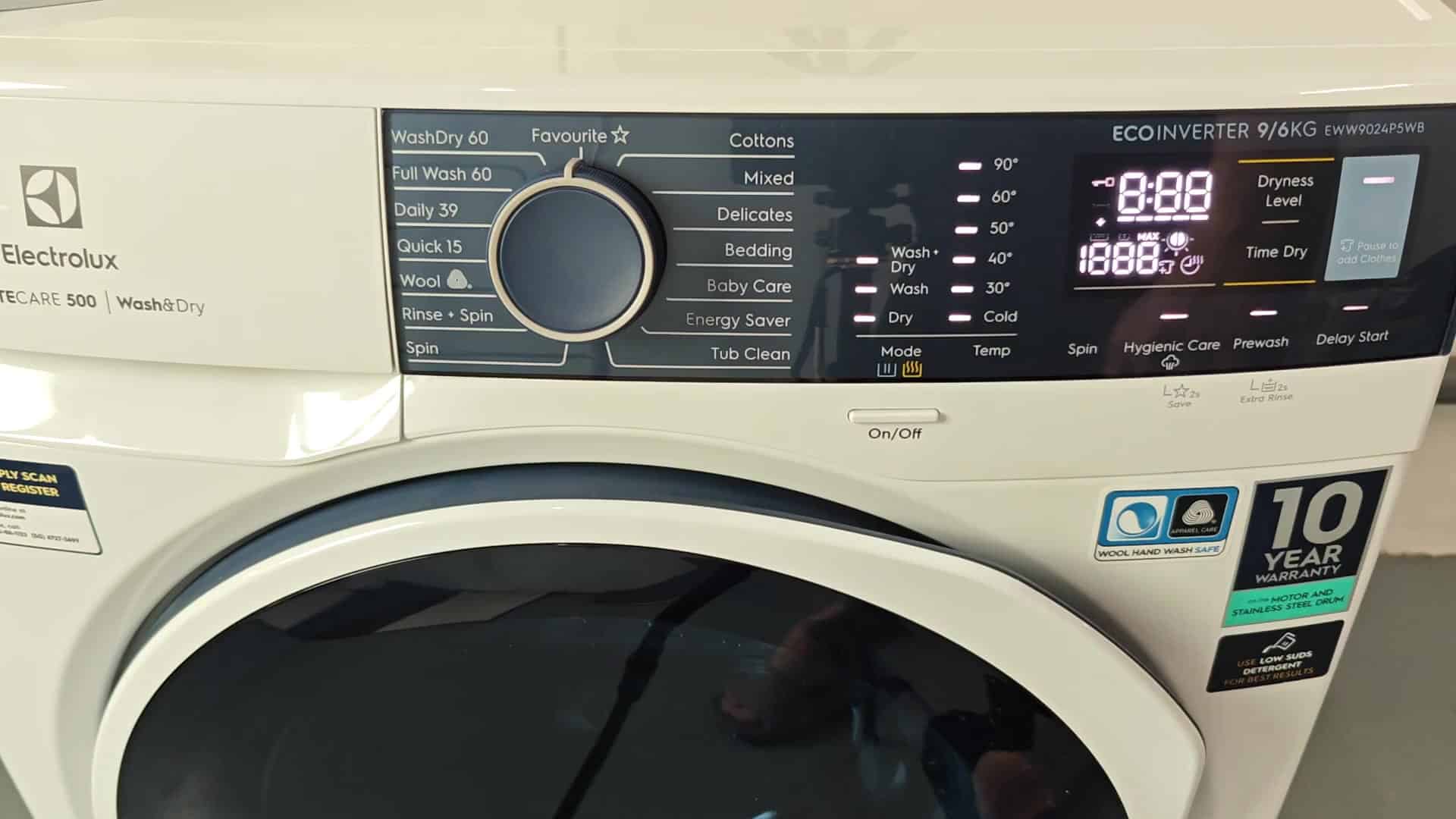 Display indicating program set to Tub Clean Display indicating program set to Tub Clean