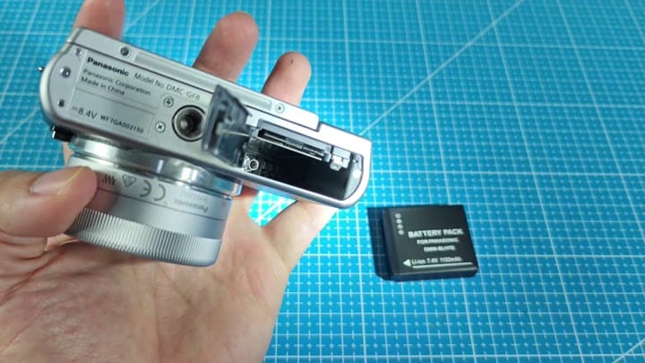 DMC-GF8 compartment with DMW-BLH7E battery DMC-GF8 compartment with DMW-BLH7E battery