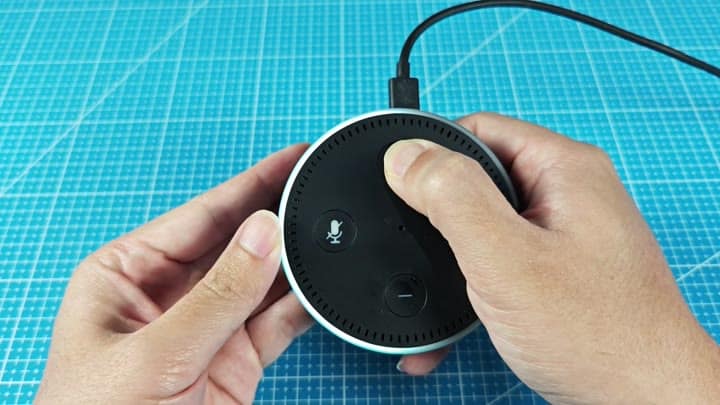 Echo Dot connected via USB cable Echo Dot connected via USB cable