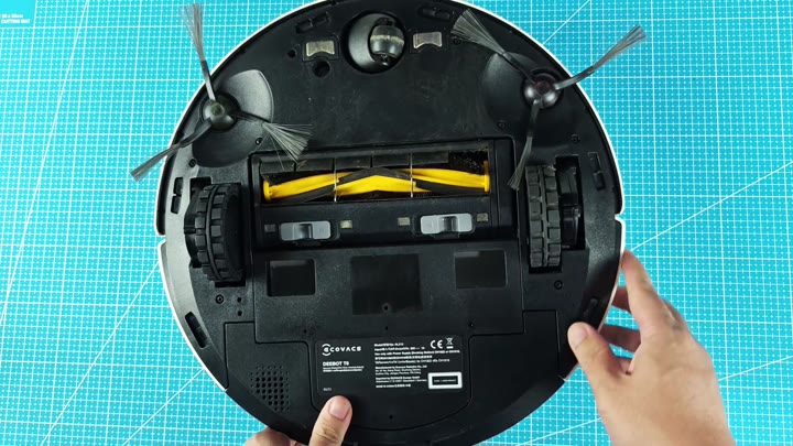 Ecovacs Deebot T9 underside view Ecovacs Deebot T9 underside view