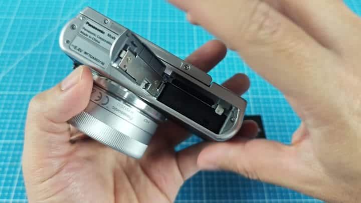 Empty battery slot on silver camera Empty battery slot on silver camera