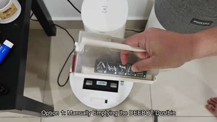 Emptying DEEBOT dustbin by hand manually Emptying DEEBOT dustbin by hand manually