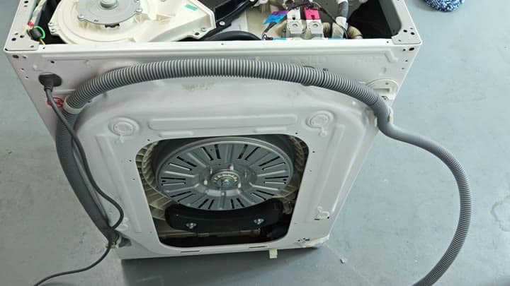 Exposed drum and internal components Exposed drum and internal components