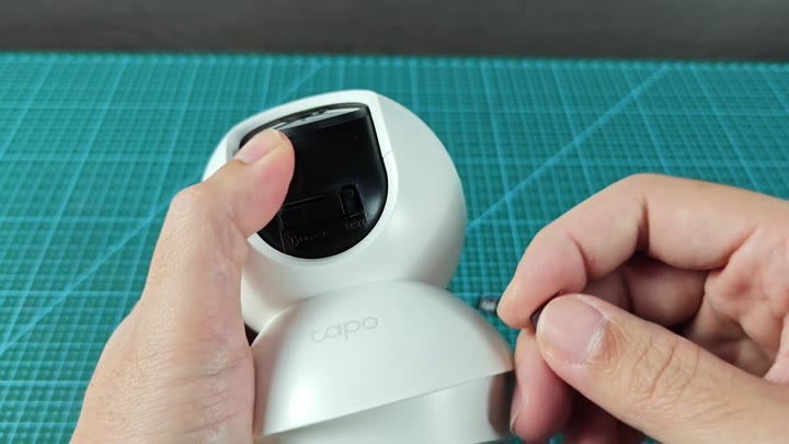 Insert microSD card into Tapo camera Insert microSD card into Tapo camera