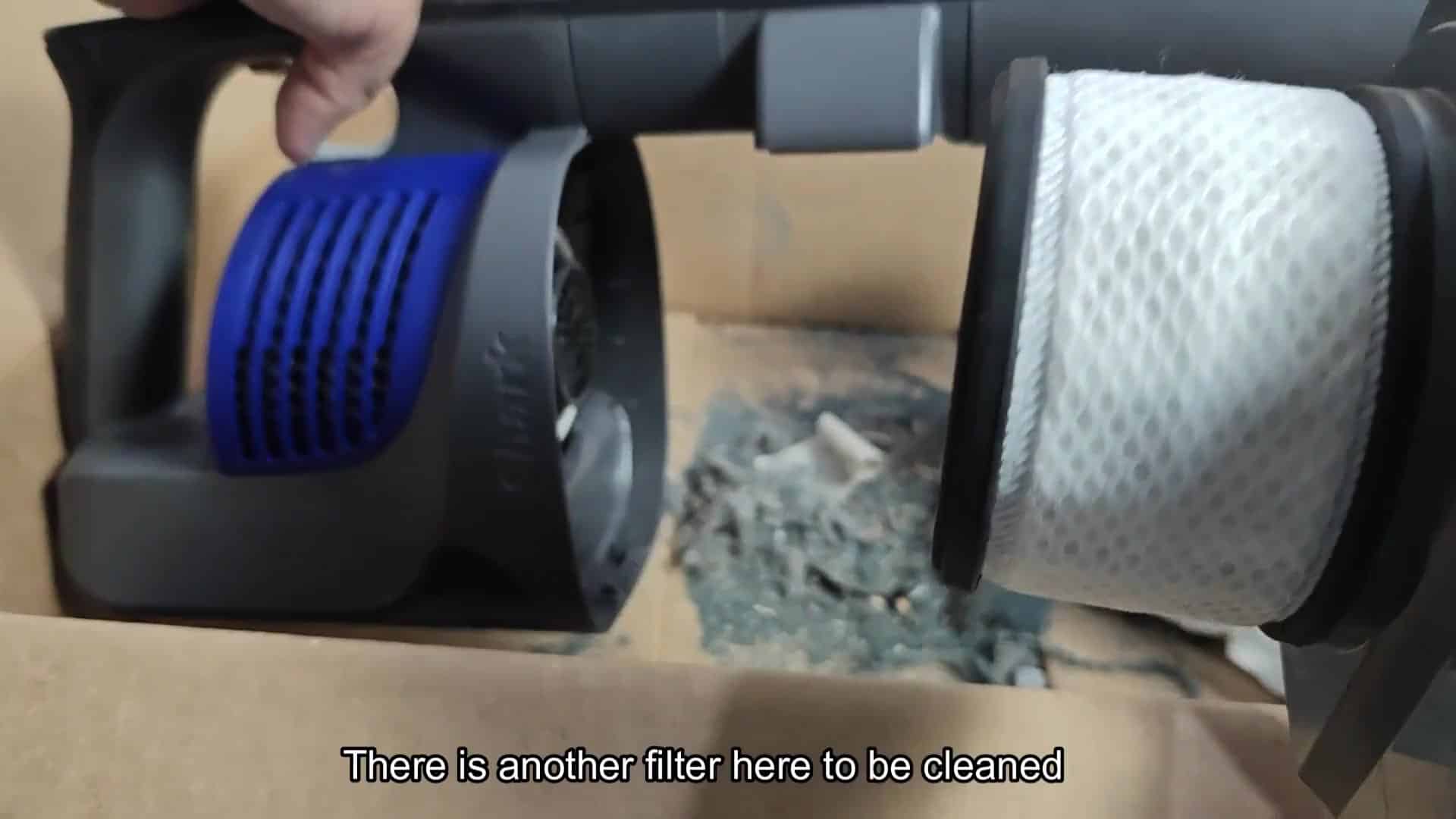 Inspecting cylindrical mesh air filter Inspecting cylindrical mesh air filter