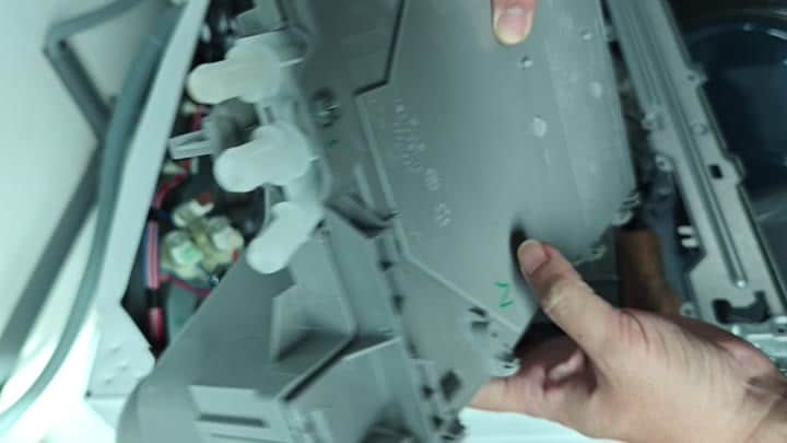 Inspecting gray molded part S15 Inspecting gray molded part S15