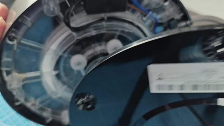 Internal fan mechanism exposed clearly Internal fan mechanism exposed clearly