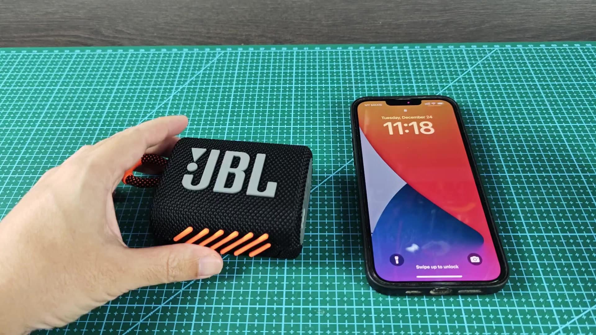 JBL GO 3 speaker on green mat JBL GO 3 speaker on green mat