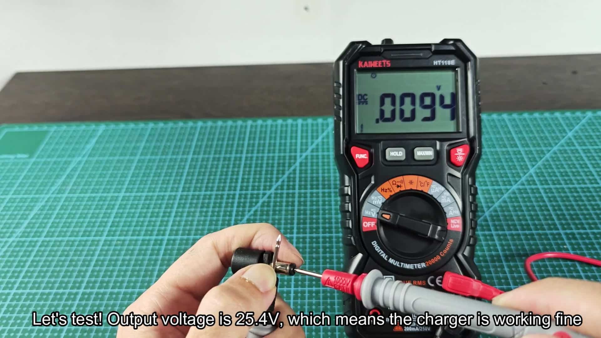 KAIWEETS multimeter showing 25.4V output KAIWEETS multimeter showing 25.4V output