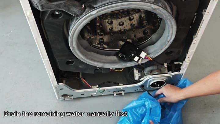 Manually draining water from washer interior Manually draining water from washer interior