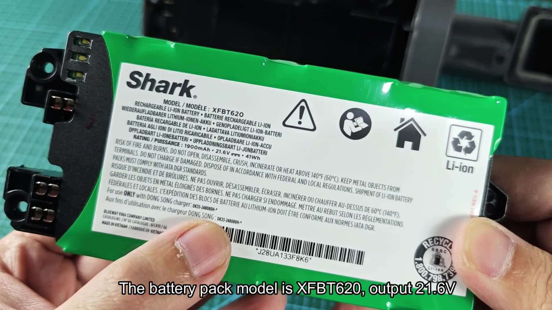 Multimeter measuring battery voltage Multimeter measuring battery voltage