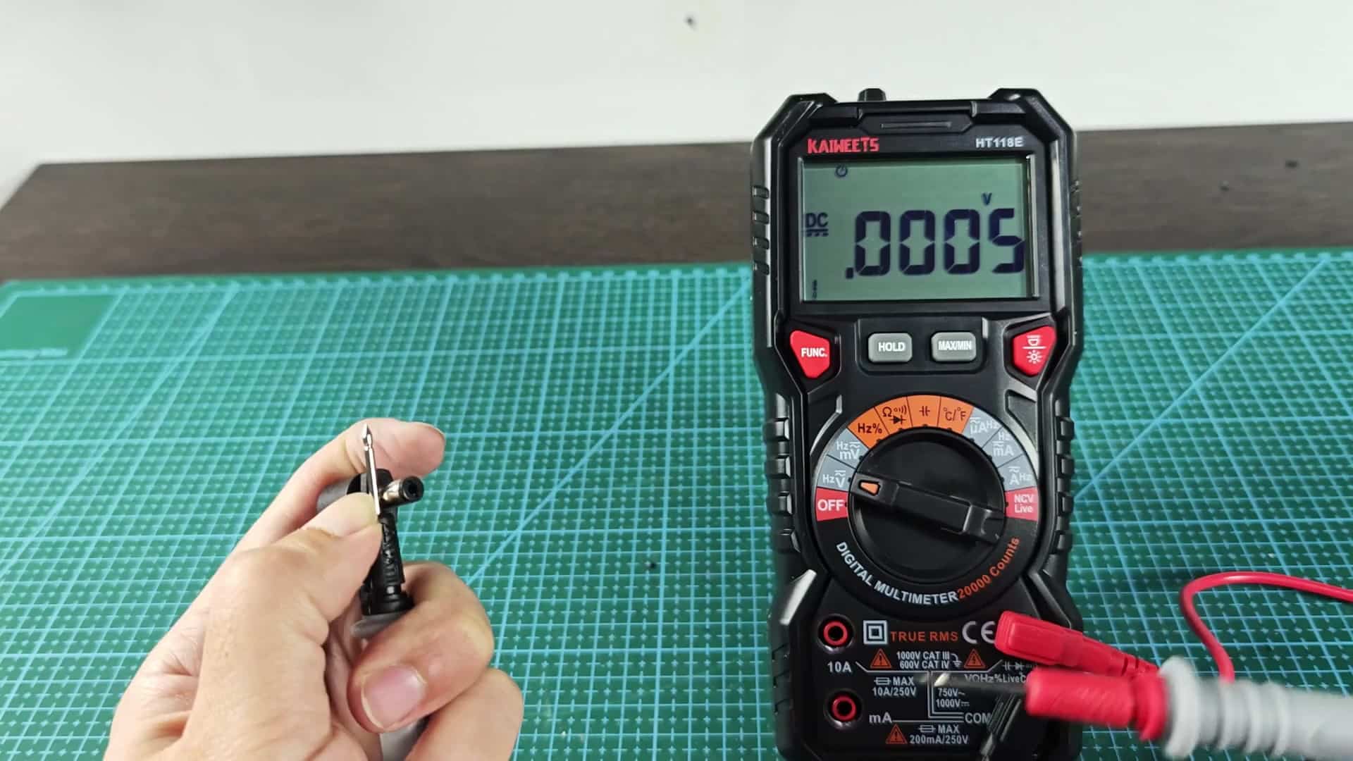 Multimeter measuring charger plug voltage Multimeter measuring charger plug voltage