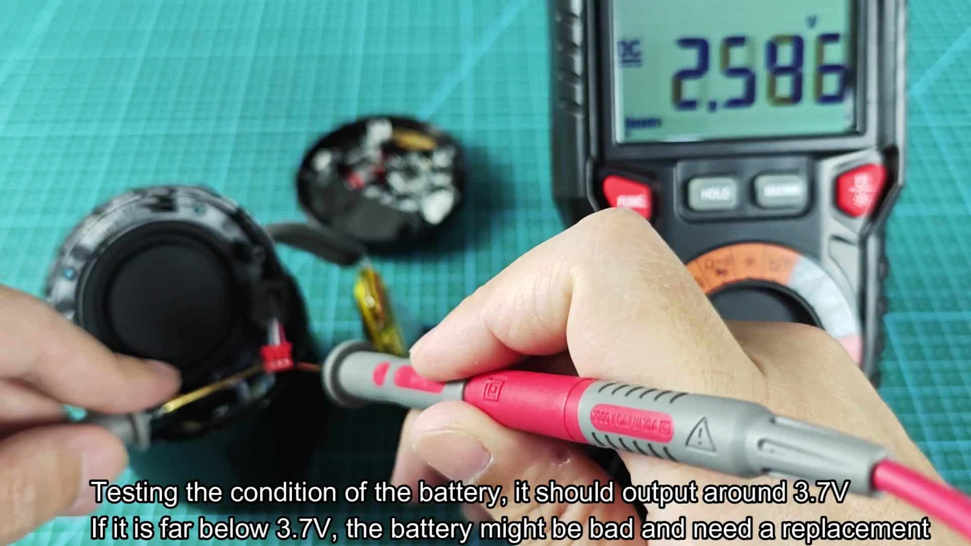 Multimeter testing battery voltage condition Multimeter testing battery voltage condition