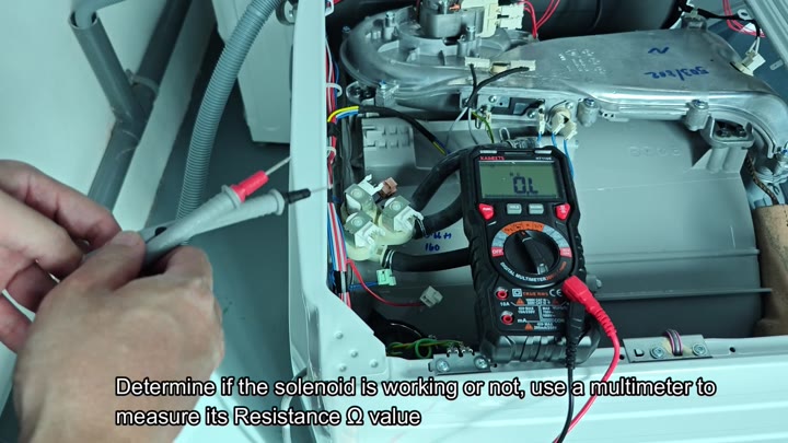 Multimeter testing solenoid resistance value Multimeter testing solenoid resistance value