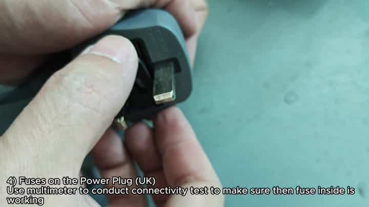 Open fuse compartment in power plug Open fuse compartment in power plug
