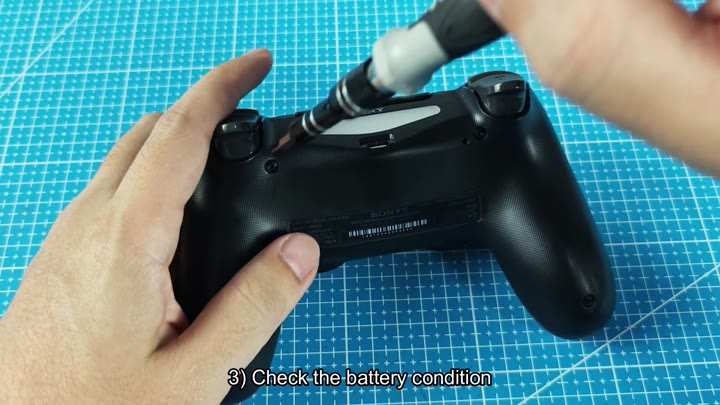 Opening controller back with screwdriver Opening controller back with screwdriver