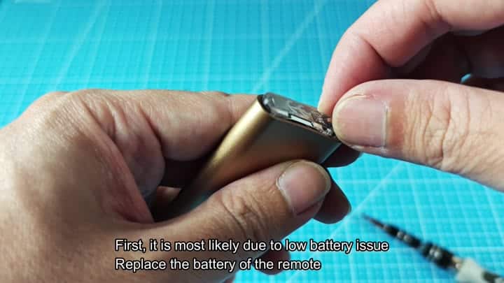Opening remote to replace battery Opening remote to replace battery