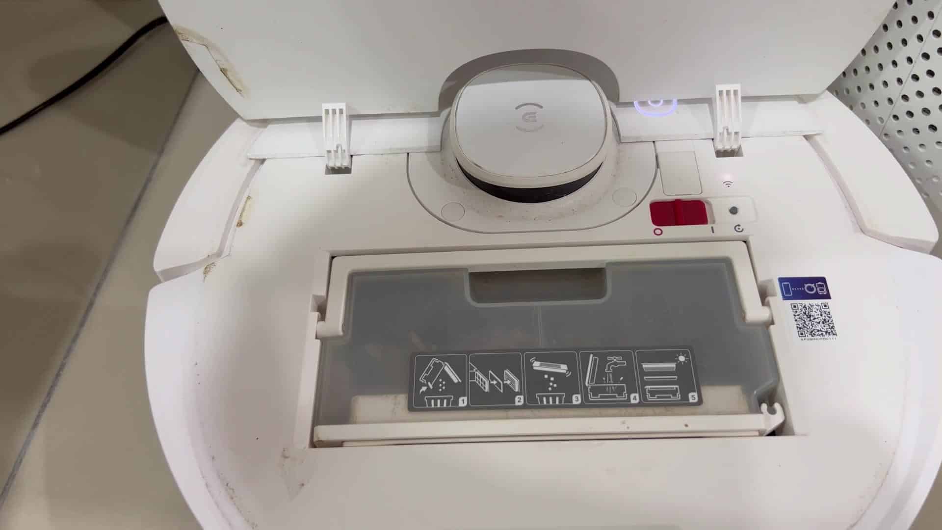 Pressing reset button with bin open Pressing reset button with bin open