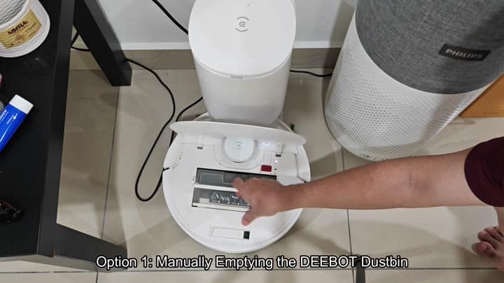 Removing dustbin from white DEEBOT vacuum Removing dustbin from white DEEBOT vacuum