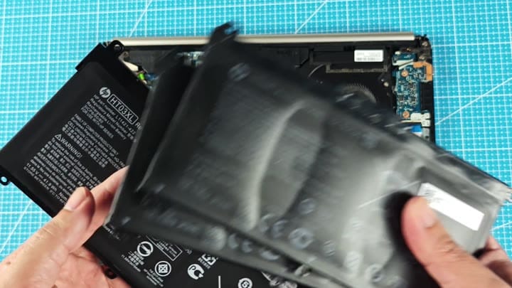 Removing HP HT03XL battery from laptop Removing HP HT03XL battery from laptop
