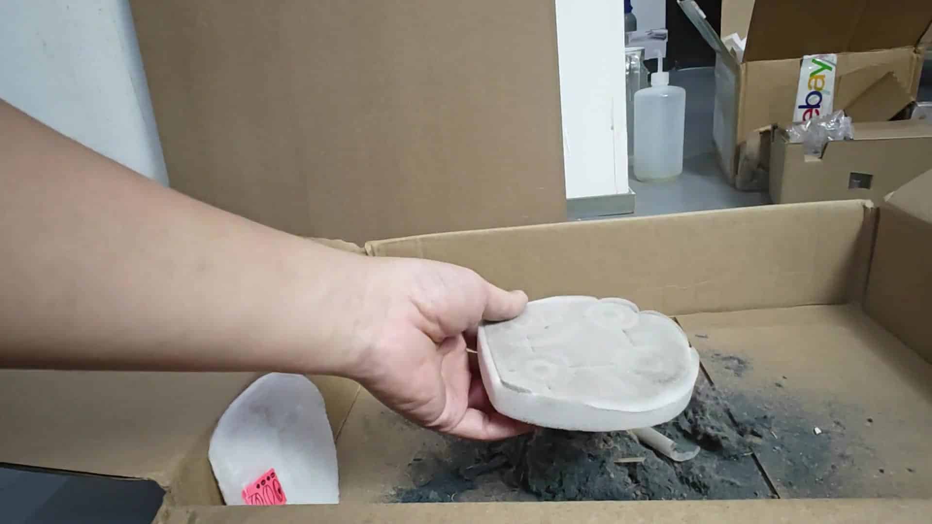 Rinsing filter pad under running water Rinsing filter pad under running water
