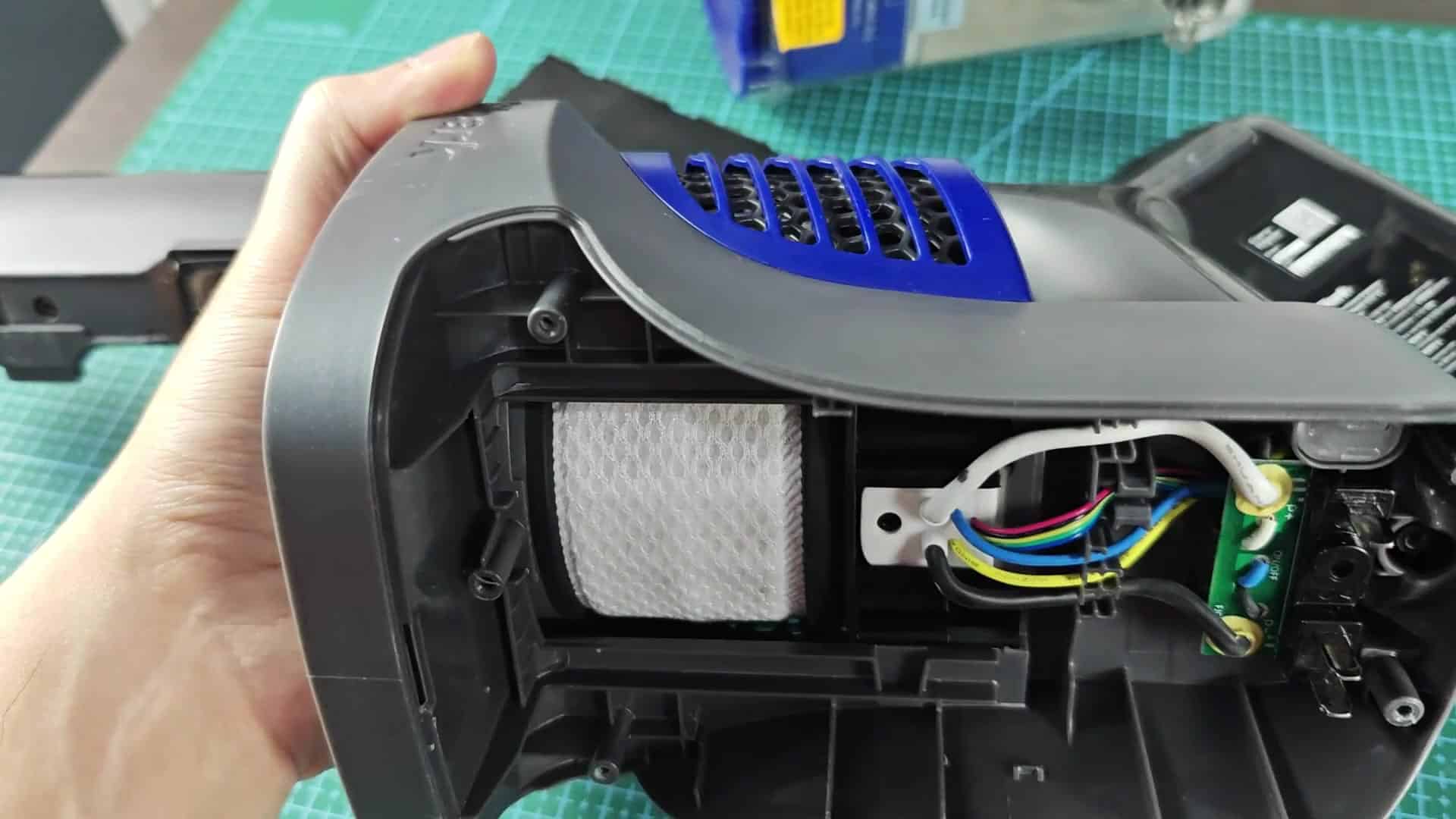 Shark branding on vacuum body side Shark branding on vacuum body side