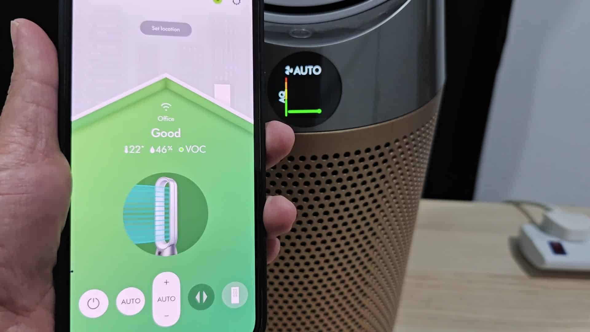 Smartphone app displaying office air quality Smartphone app displaying office air quality