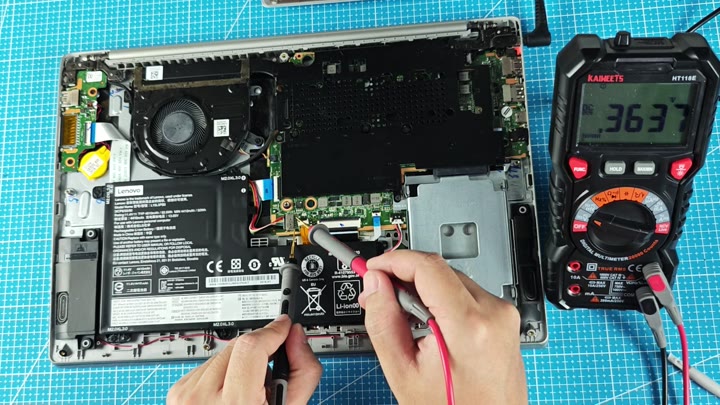 Testing motherboard voltage with multimeter Testing motherboard voltage with multimeter