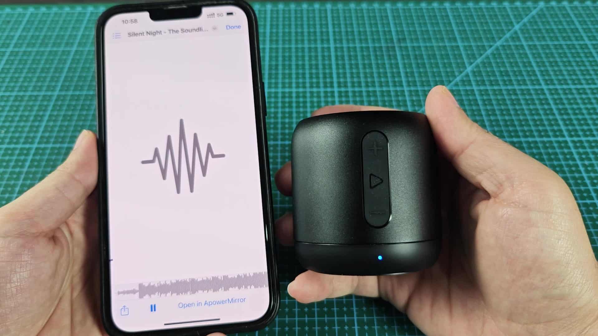Touching phone playback screen Touching phone playback screen
