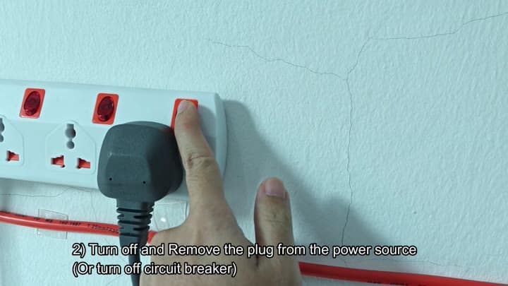Turning off the power strip switch Turning off the power strip switch