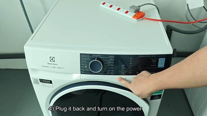 Turning on the washing machine power Turning on the washing machine power