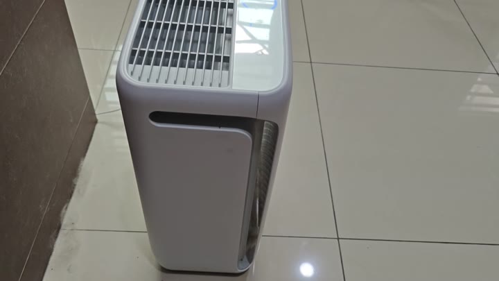 White Levoit Vital 200s air purifier White Levoit Vital 200s air purifier