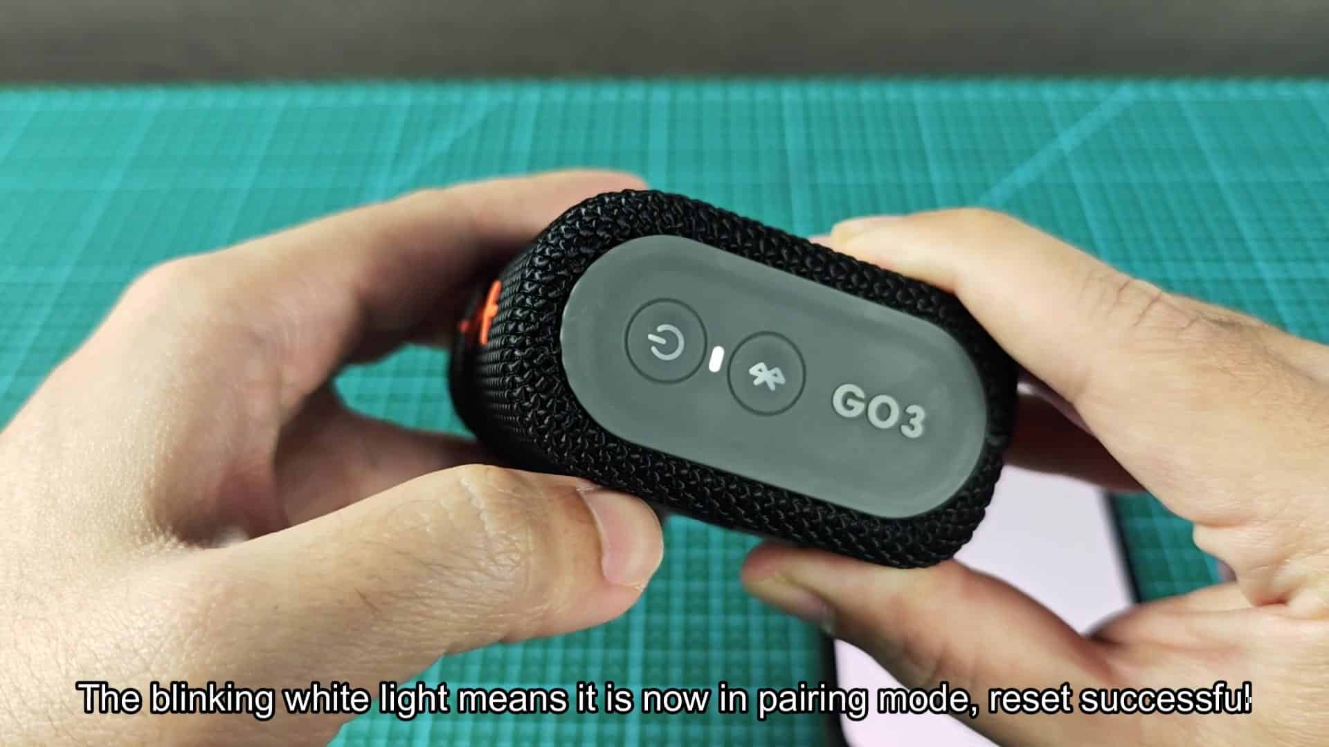 White light blinking indicates pairing mode White light blinking indicates pairing mode