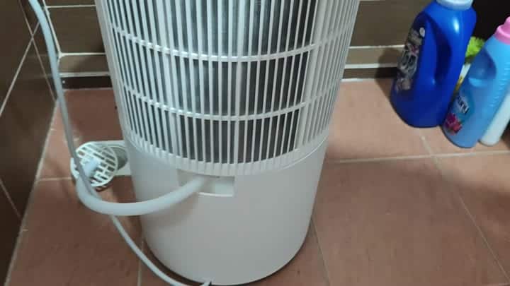Xiaomi dehumidifier on tiled floor Xiaomi dehumidifier on tiled floor