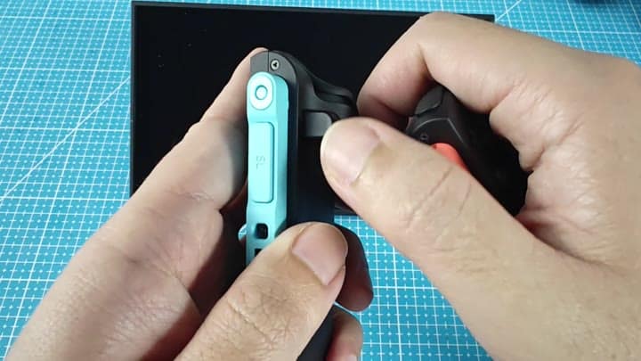Adjusting modular controller grip attachment Adjusting modular controller grip attachment