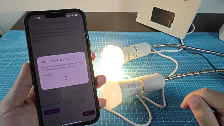 App searching for Bluetooth bulbs to connect App searching for Bluetooth bulbs to connect
