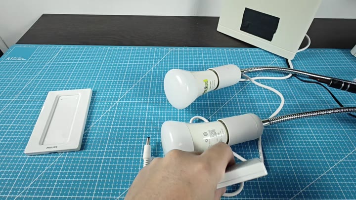 Attaching Philips Hue dimmer switch cover Attaching Philips Hue dimmer switch cover
