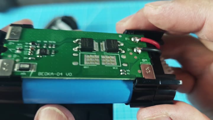 Circuit board BE0KA-04 with battery wires Circuit board BE0KA-04 with battery wires
