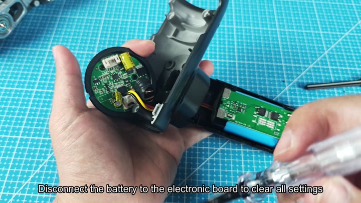 Disconnecting battery from circuit board Disconnecting battery from circuit board